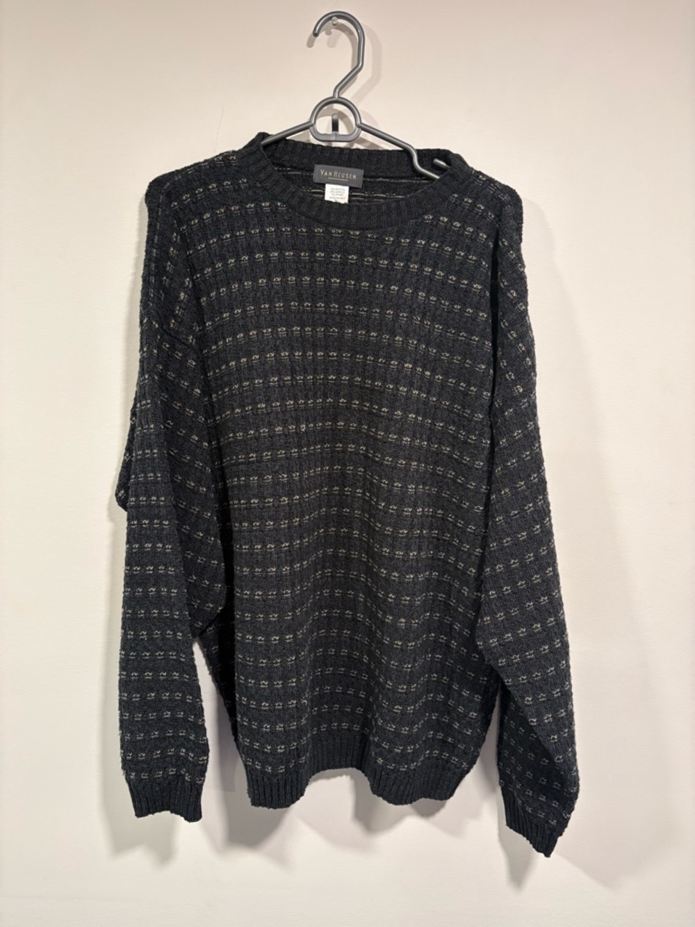 Vintage Van Heusen Men's Charcoal Crewneck Sweater with Cream Accent